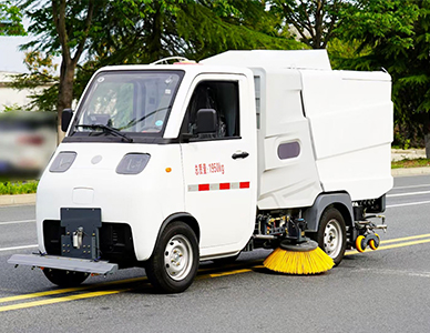 1760086453689601.jpg 清扫车2.jpg